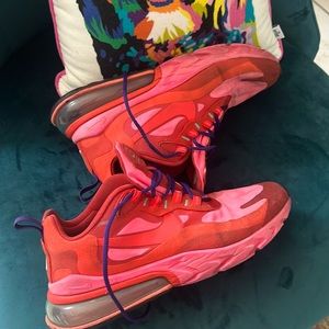 Nike Women's Red and Pink Sneakers